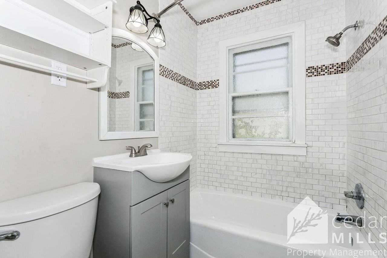 6008 East Rockwood Road - Photo 6 of 13