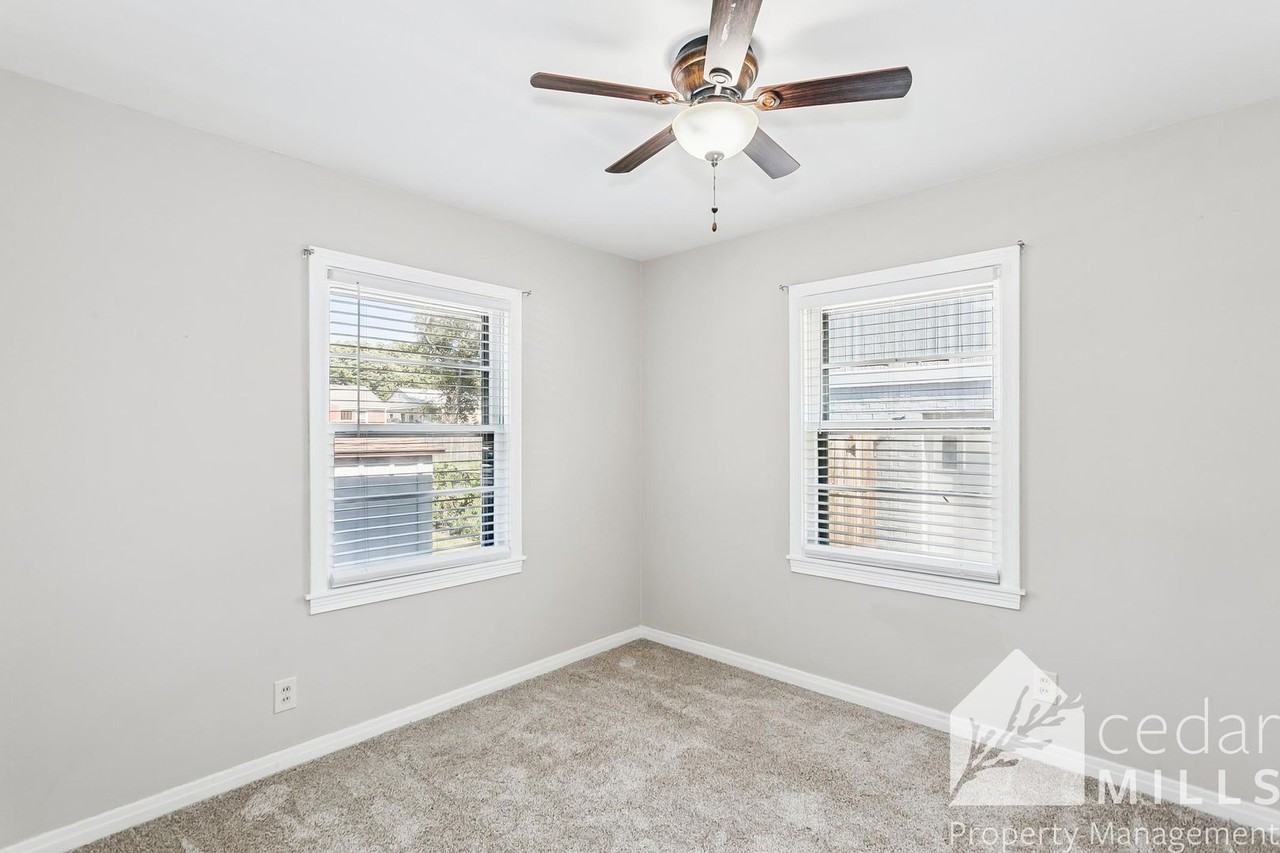 6008 East Rockwood Road - Photo 7 of 13