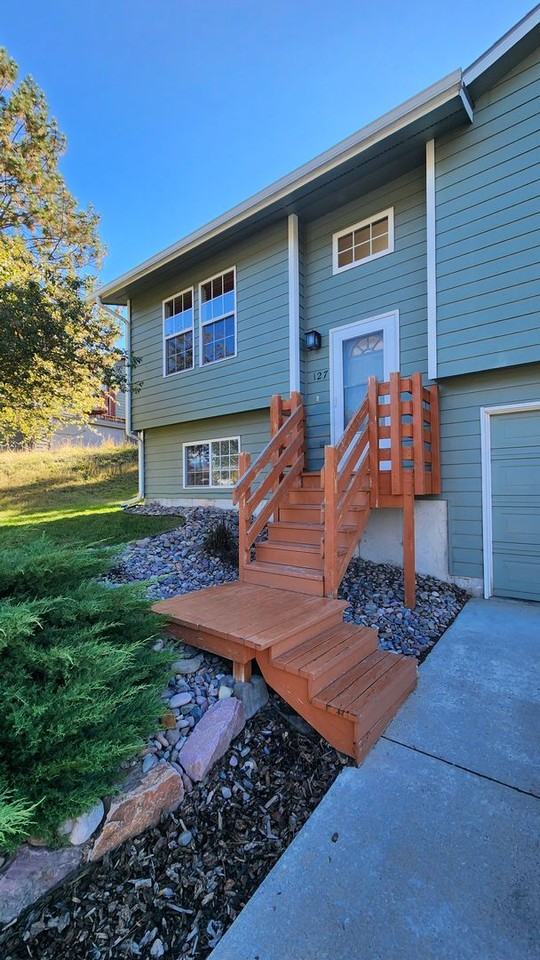 127 Cohosset Dr - Photo 2 of 46