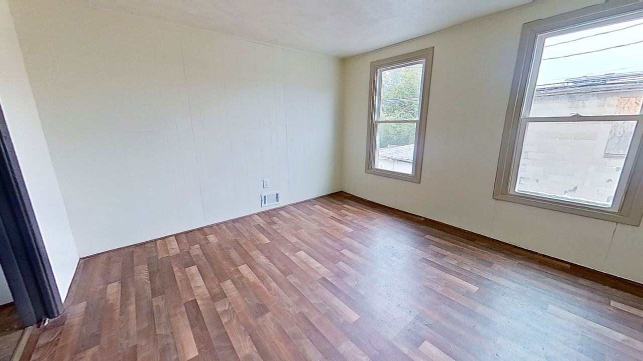 221 Susquehanna Avenue - Photo 7 of 11