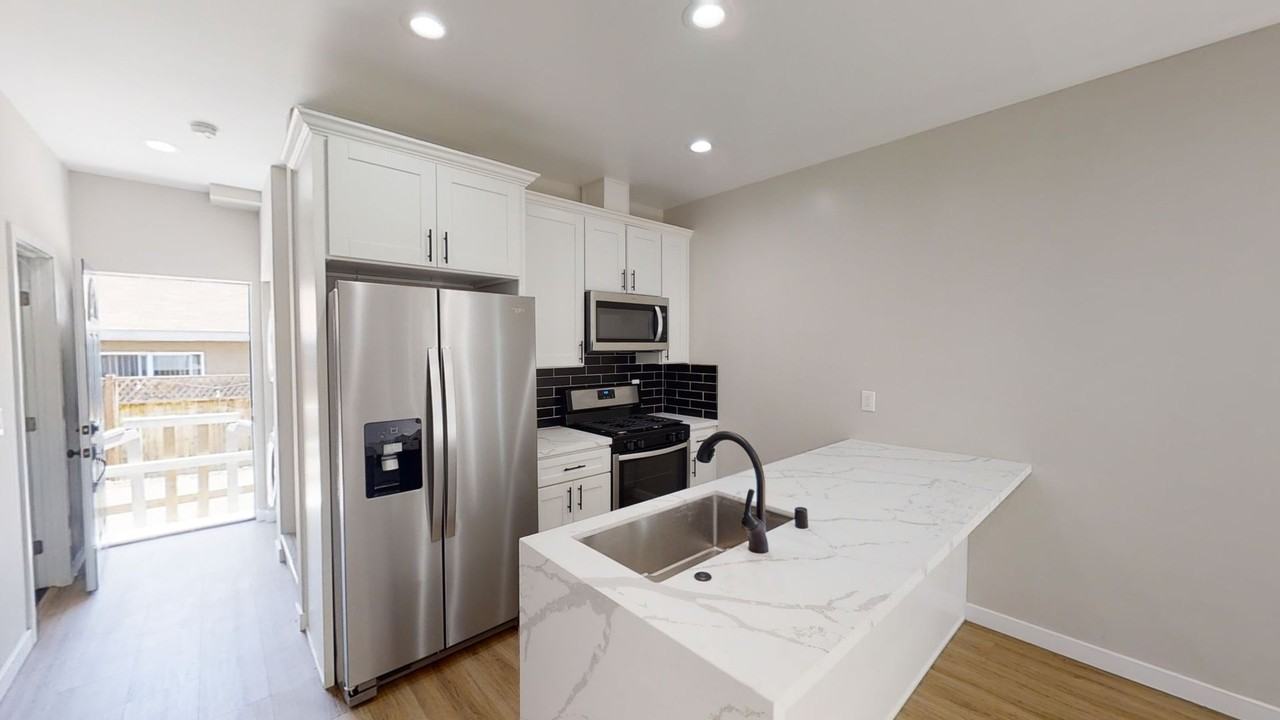5117 Ewing St - Photo 6 of 26