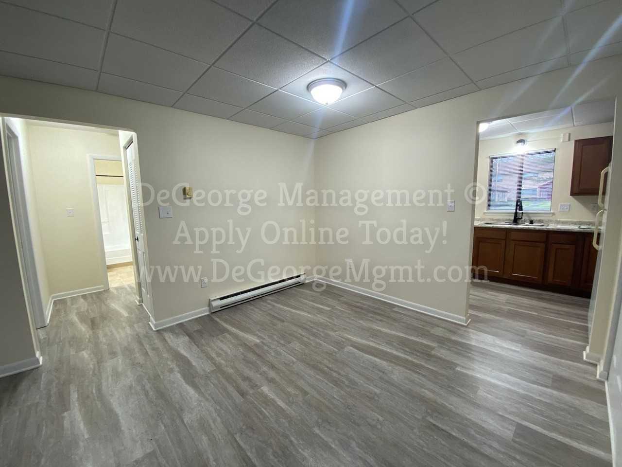 Parkway Apartments - Photo 6 of 38