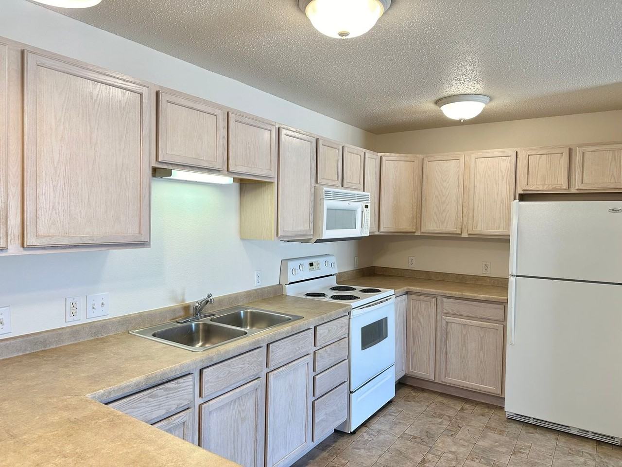 Fairways II - Photo 2 of 40