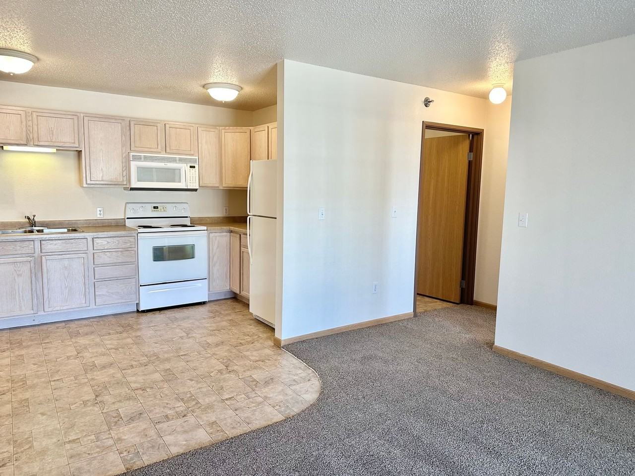 Fairways II - Photo 6 of 40