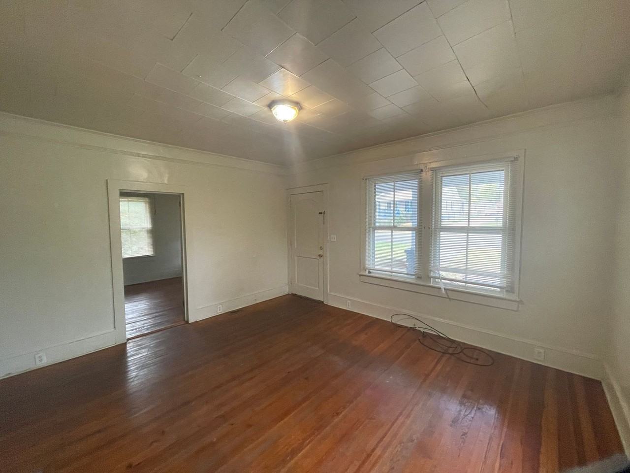 707 Parkview St - Photo 3 of 12