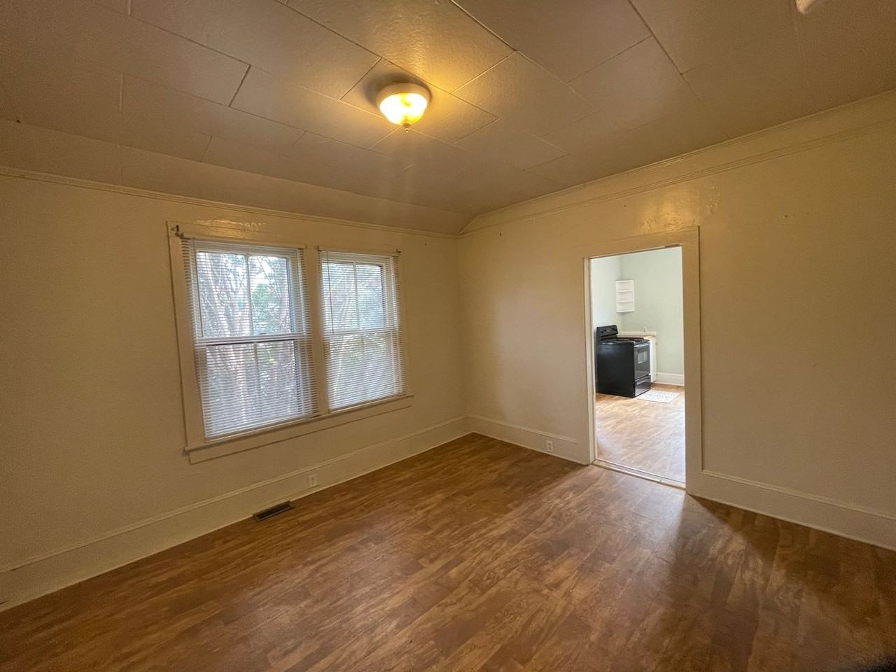 707 Parkview St - Photo 6 of 12