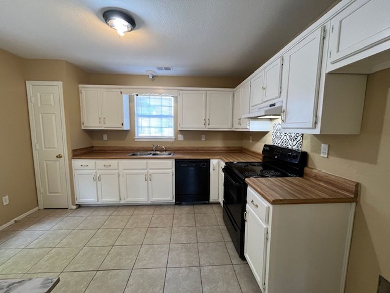 2635 Brachton Cv E - Photo 3 of 12