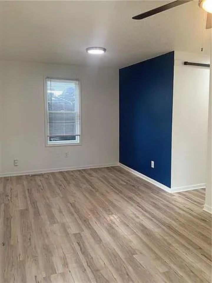 6037 N Topping Ave - Photo 2 of 10