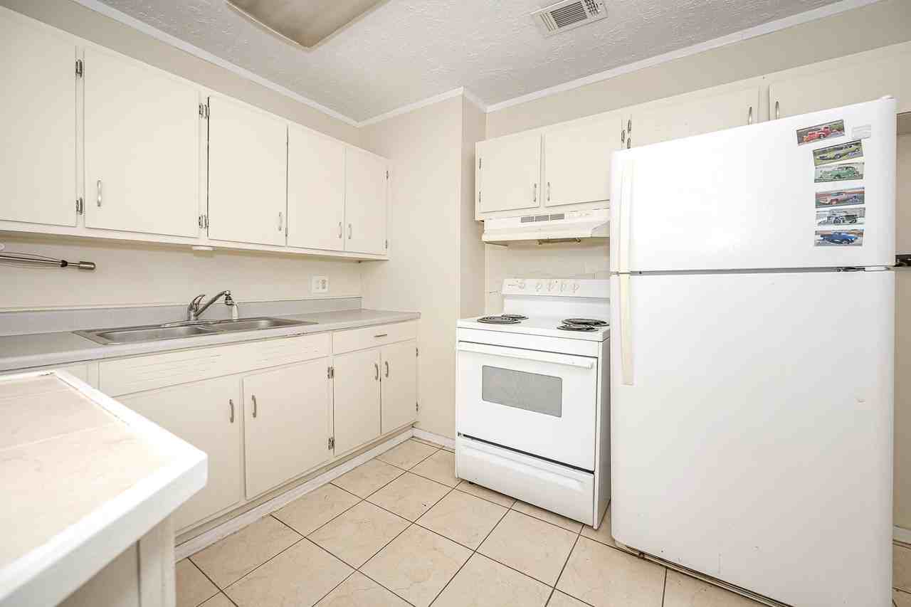 2919 Criswell Ave - Photo 2 of 31