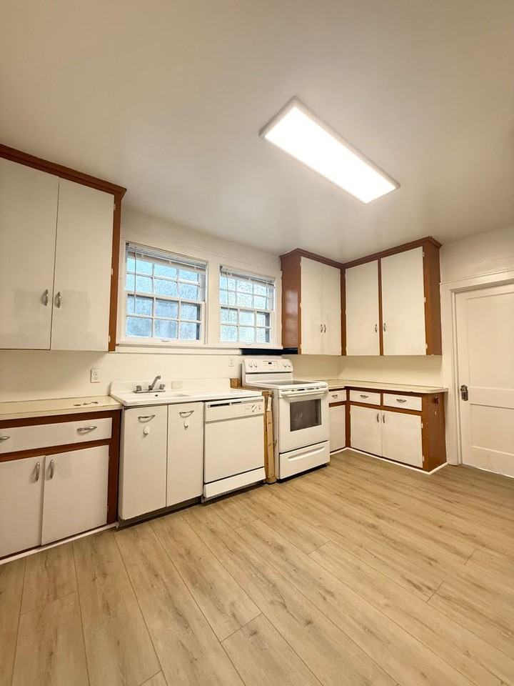 417 South 38th Avenue - Photo 3 of 11