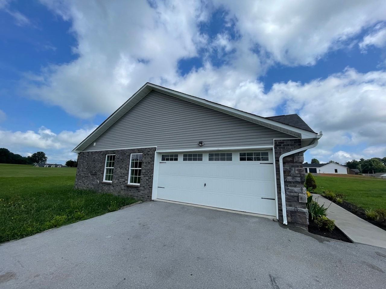 1961 Kaylee Dr - Photo 3 of 26