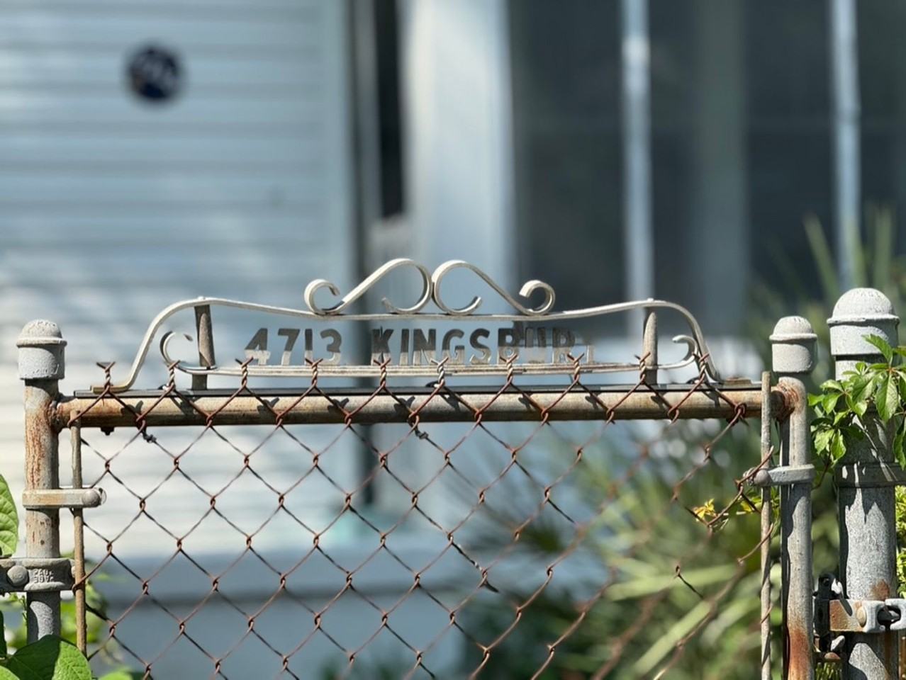 4713 Kingsbury St - Photo 2 of 6