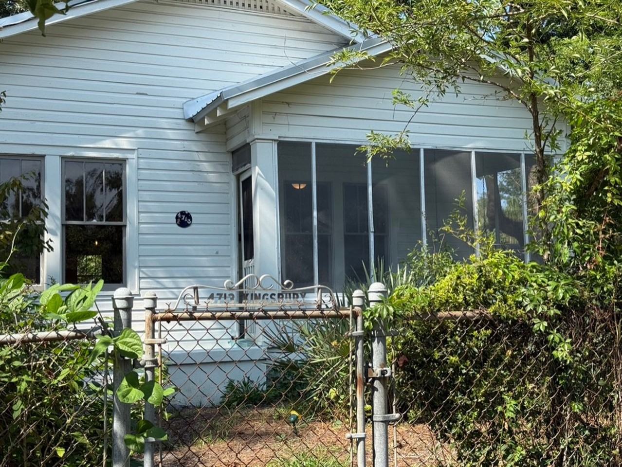 4713 Kingsbury St - Photo 3 of 6