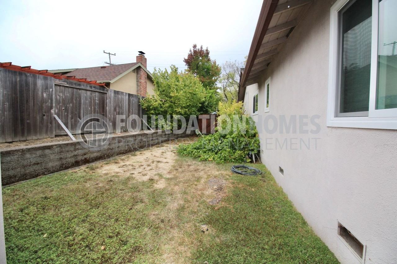 599 Tamarack Dr - Photo 4 of 20