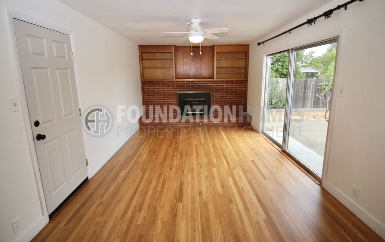 599 Tamarack Dr - Photo 5 of 20