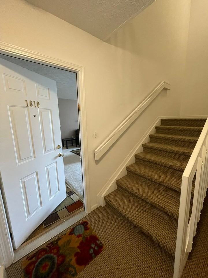 1610 Oakfield Dr - Photo 4 of 27