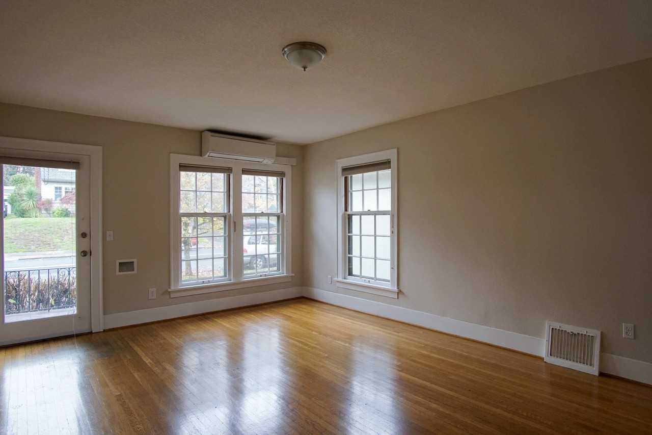 3610 Se Stark St - Photo 2 of 14