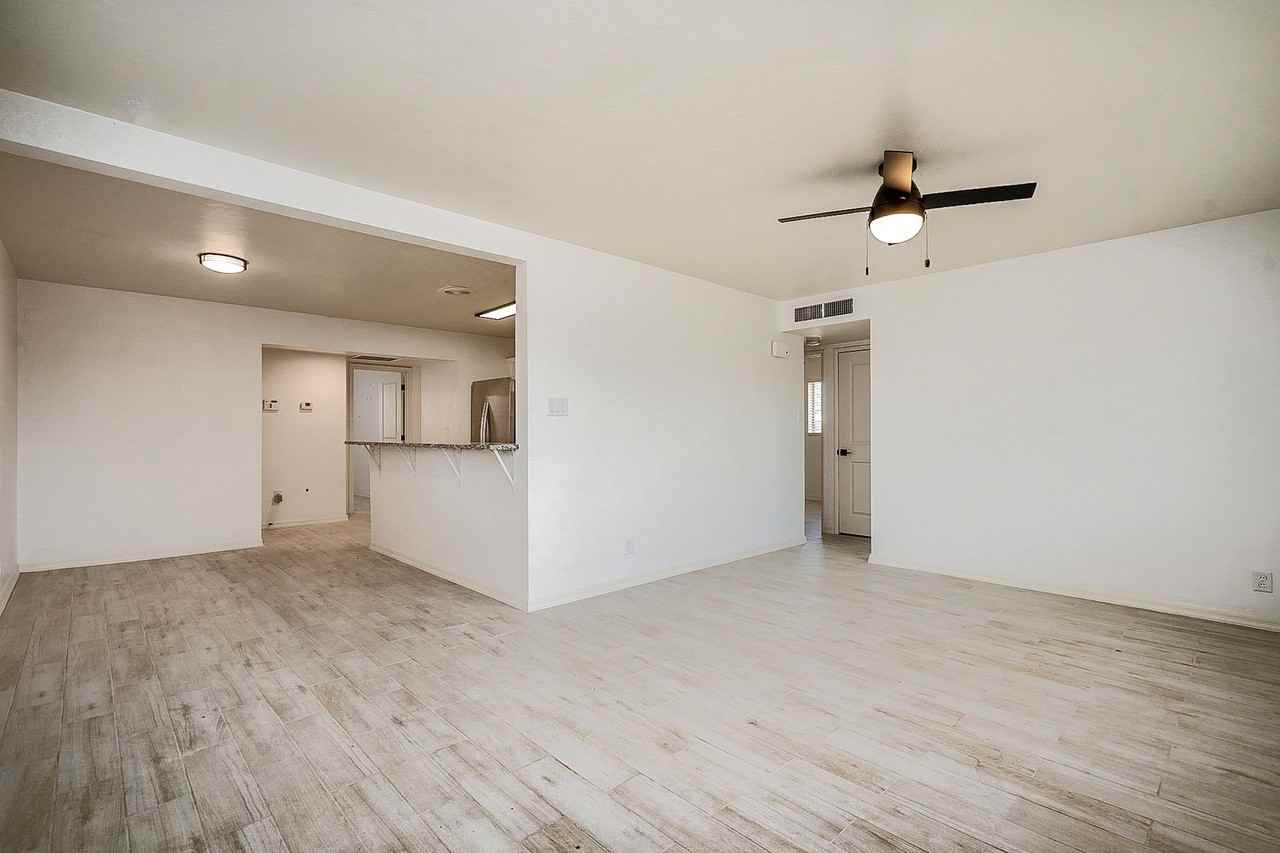 1402 E. Elm St. - Photo 2 of 50