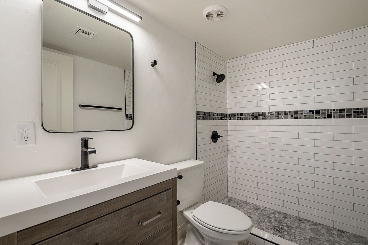 1402 E. Elm St. - Photo 4 of 50