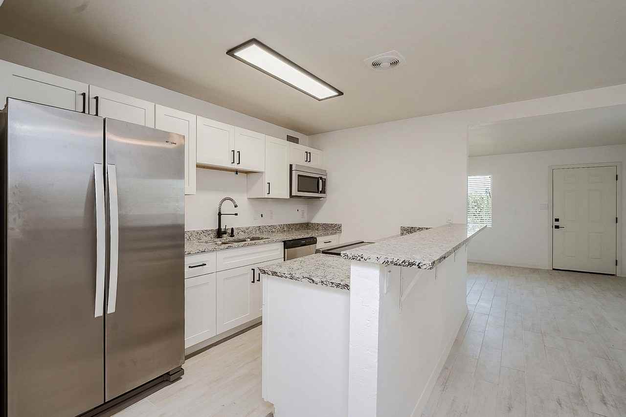 1402 E. Elm St. - Photo 6 of 50