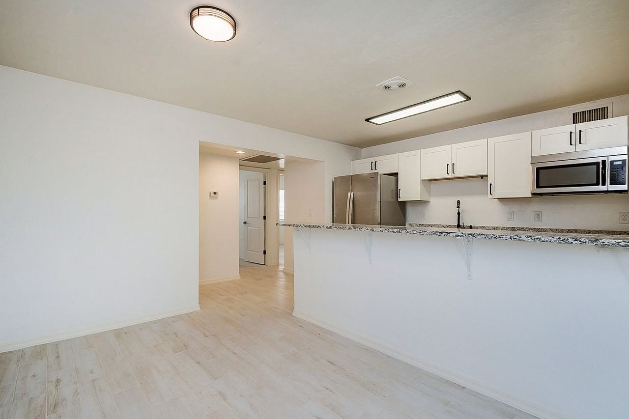 1402 E. Elm St. - Photo 7 of 50