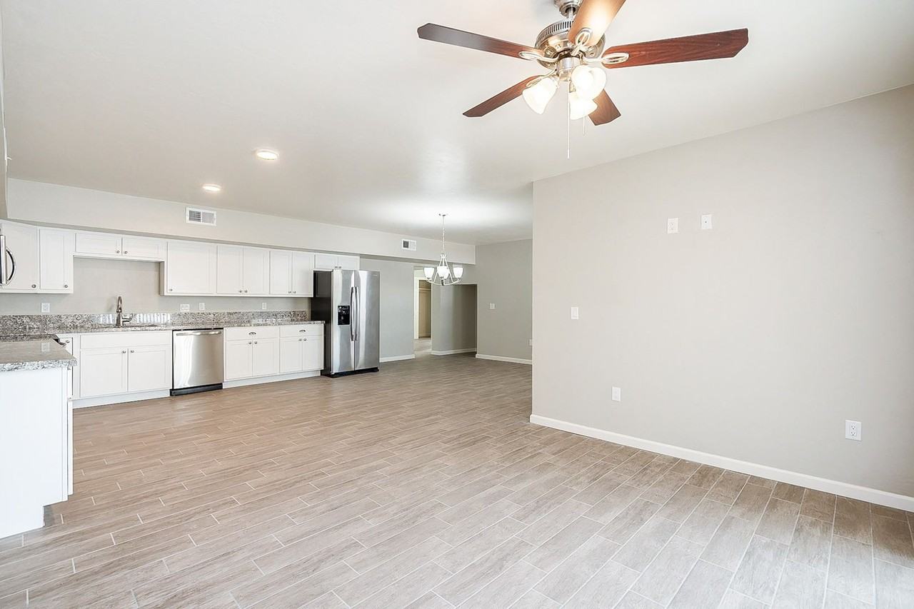 2223 E. Parkway Terrace - Photo 2 of 50