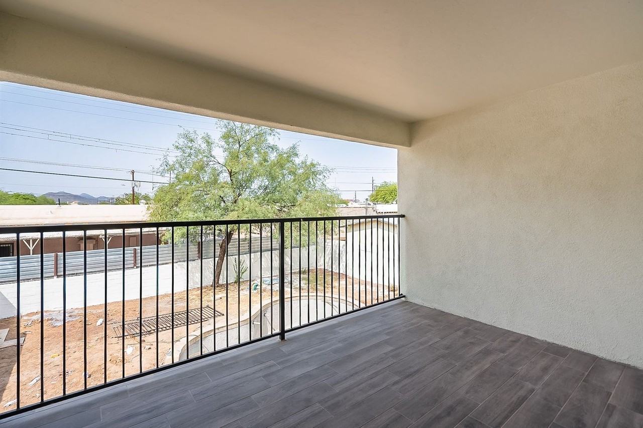 2223 E. Parkway Terrace - Photo 4 of 50