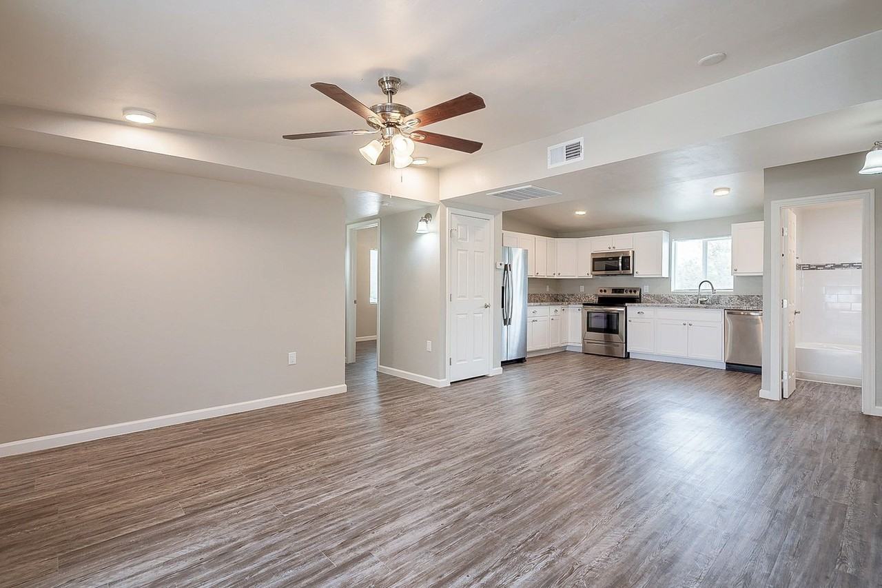 2223 E. Parkway Terrace - Photo 5 of 50