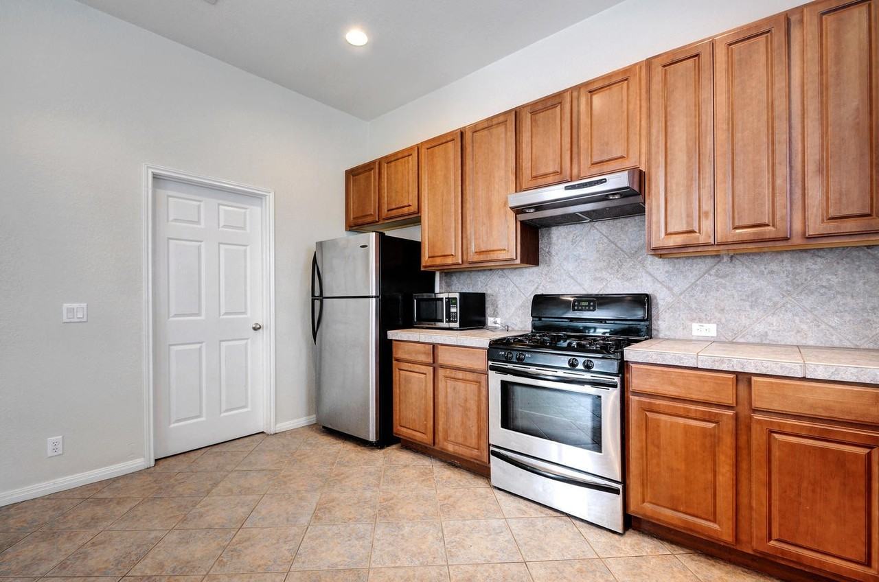 610 Maiden Ln - Photo 5 of 30