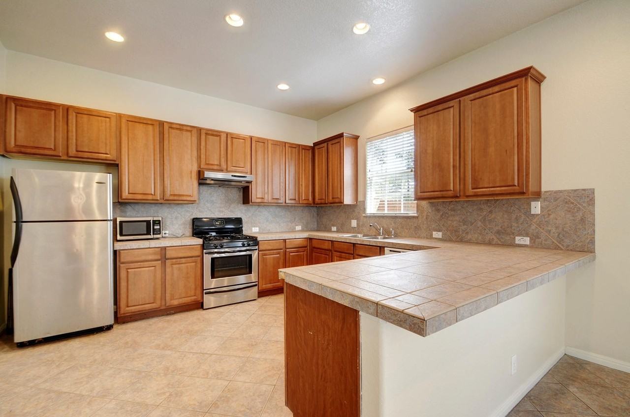 610 Maiden Ln - Photo 6 of 30