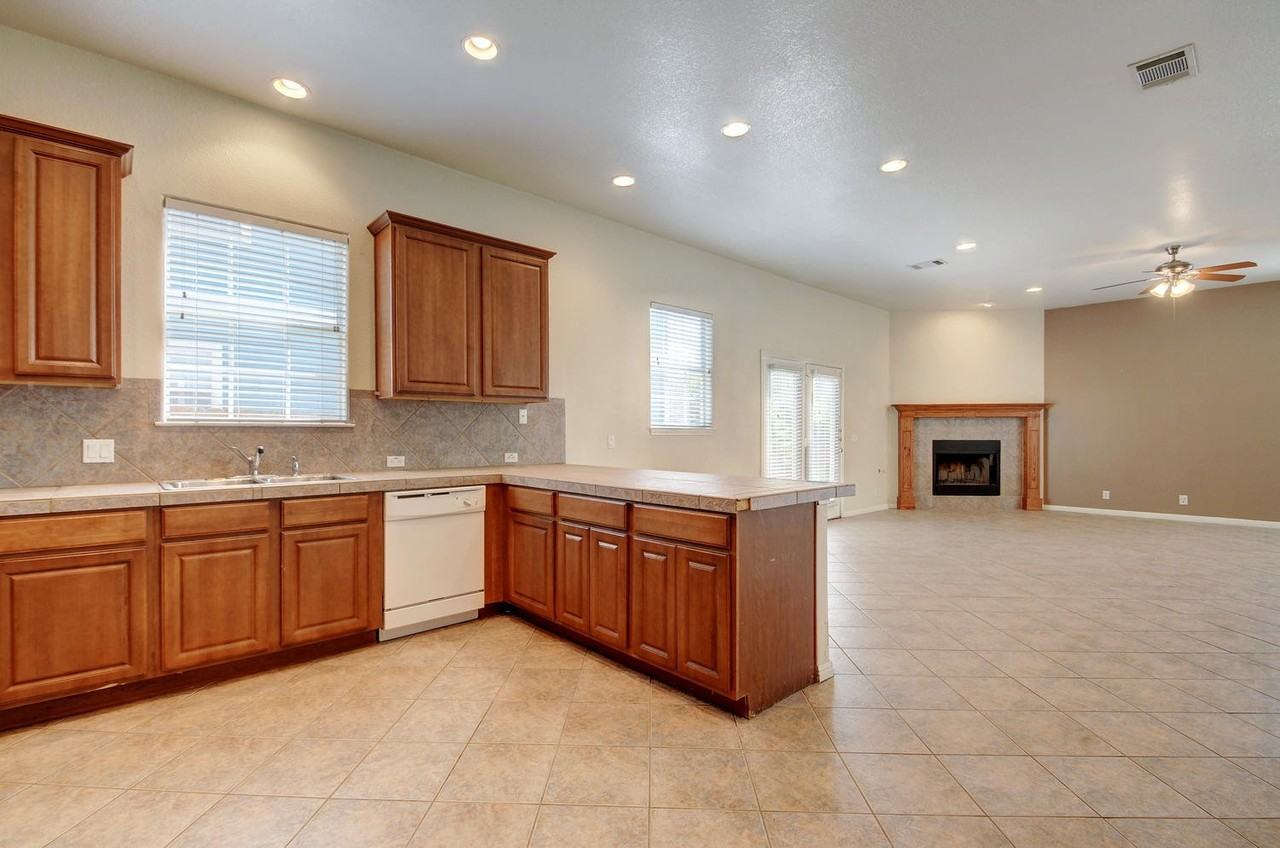 610 Maiden Ln - Photo 7 of 30