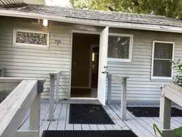 featured image of 735 N Westmoreland Dr