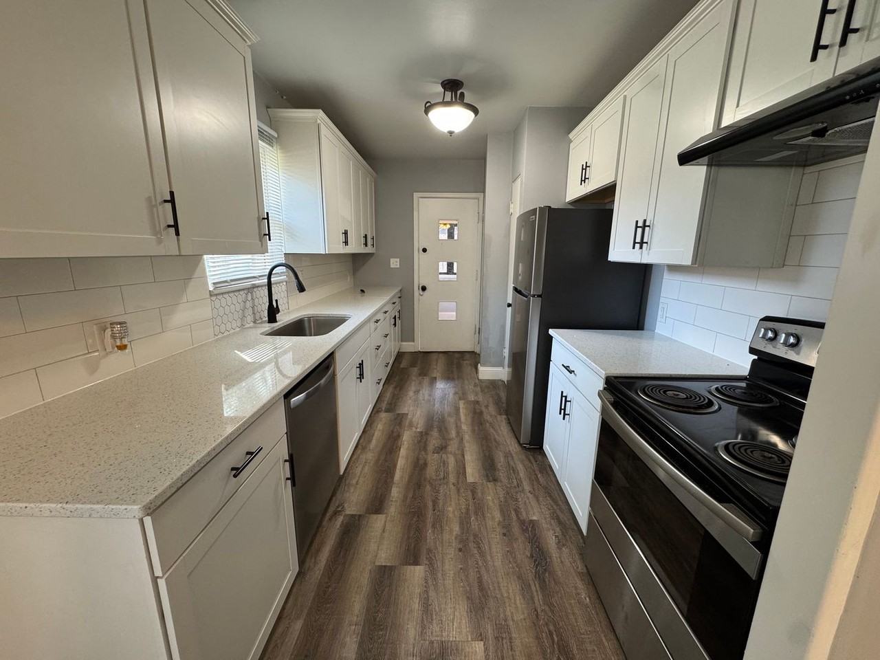 1185 27th St - Photo 3 of 20