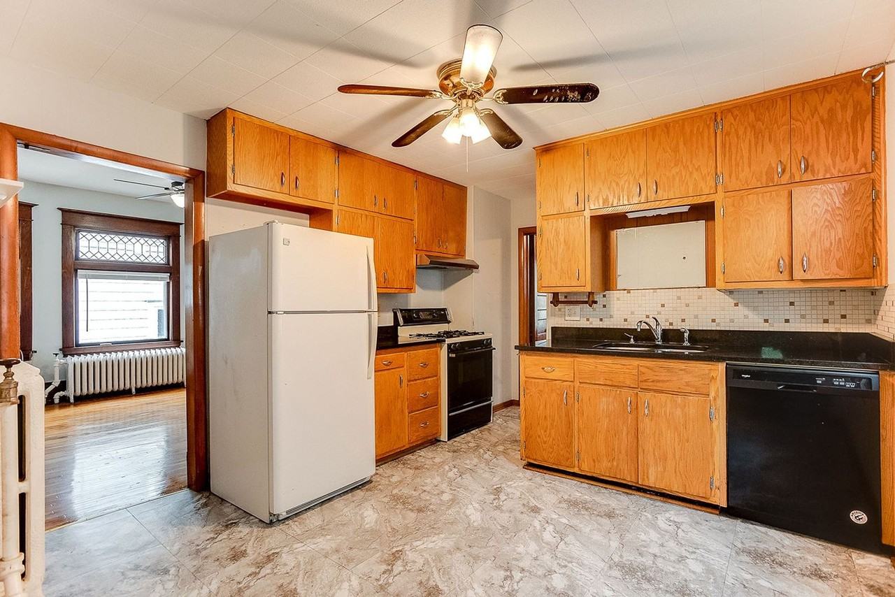 1303 Englewood Ave - Photo 5 of 11