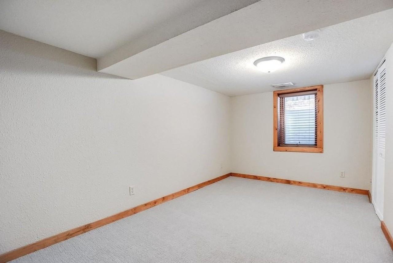 2012 Saint Clair Ave - Photo 3 of 33