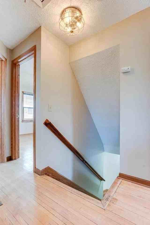 2012 Saint Clair Ave - Photo 4 of 33