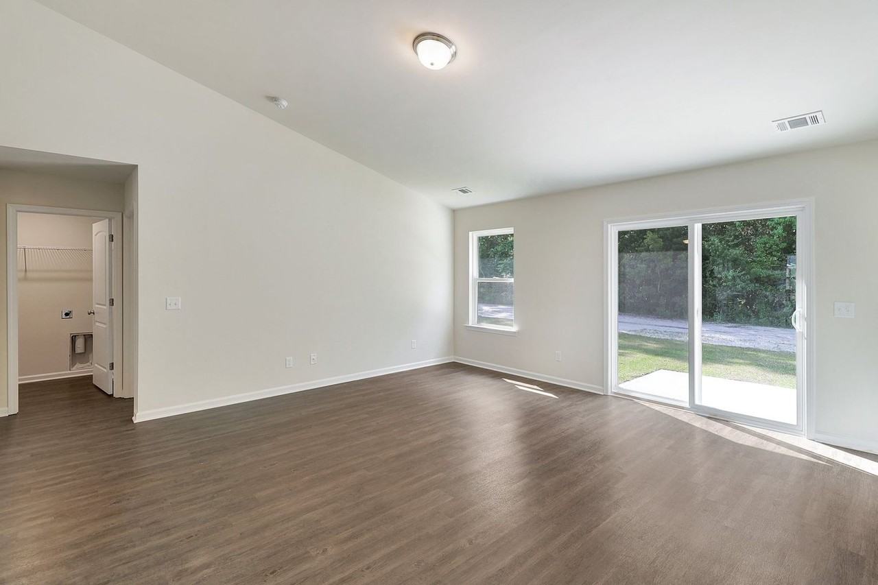 205 Willis Way - Photo 7 of 15