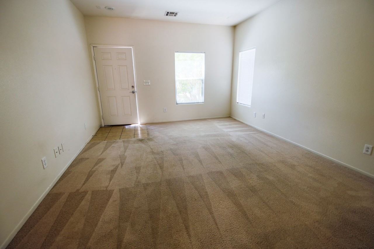 9440 Crimson Sky St - Photo 4 of 26