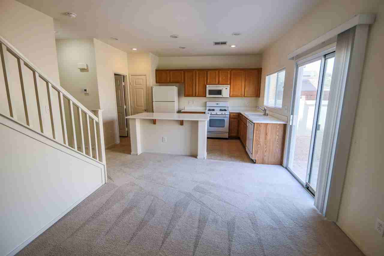 9440 Crimson Sky St - Photo 7 of 26