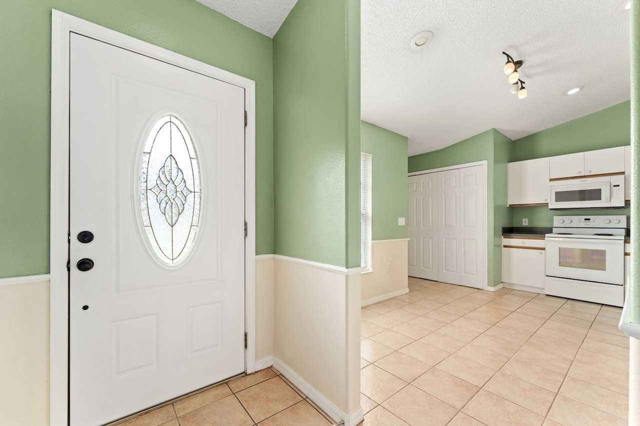 64 Dorset Dr - Photo 2 of 30