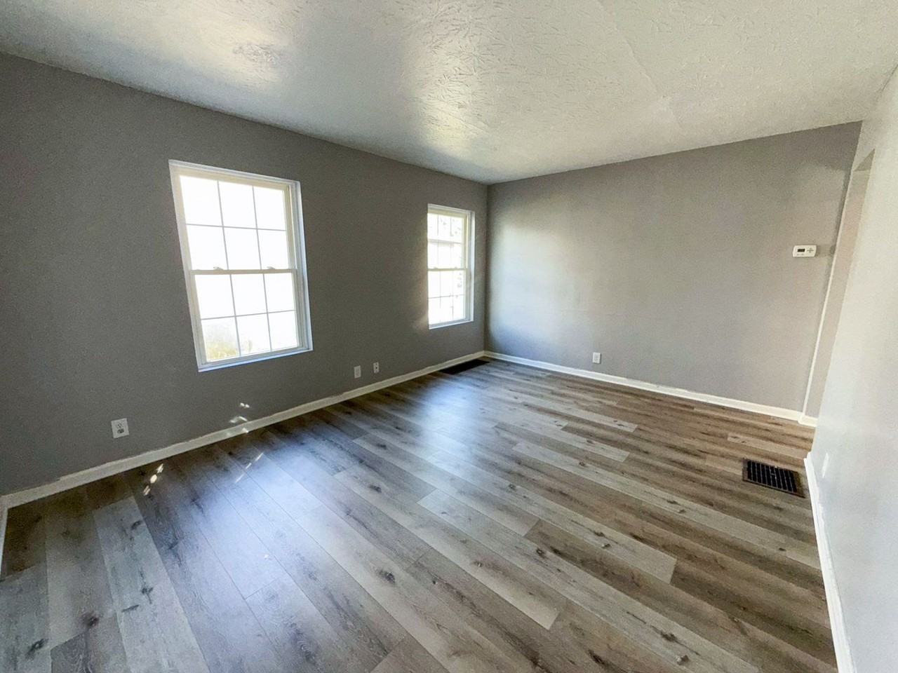 2714 Grasmere Ave - Photo 3 of 17