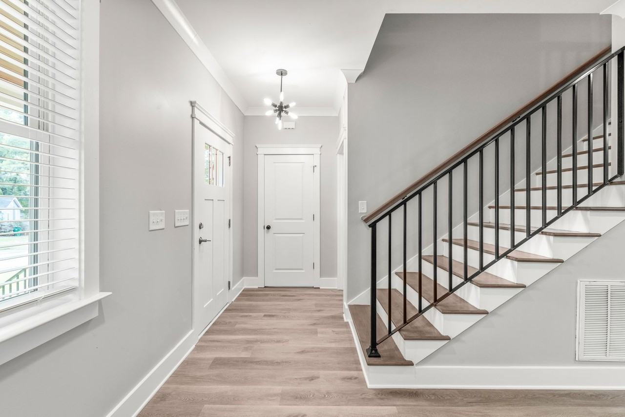 712 Seldon Dr - Photo 6 of 39