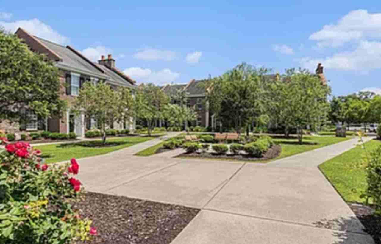 750 Howard Ave Unit E - Photo 3 of 23