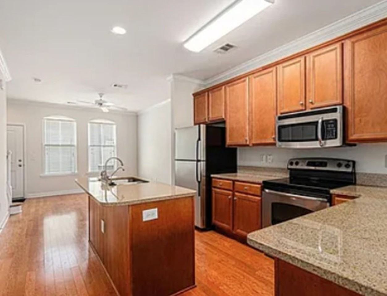 750 Howard Ave Unit E - Photo 6 of 23