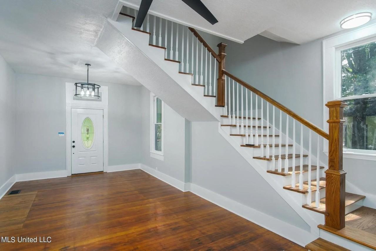 409 Southern Ave - Photo 2 of 21