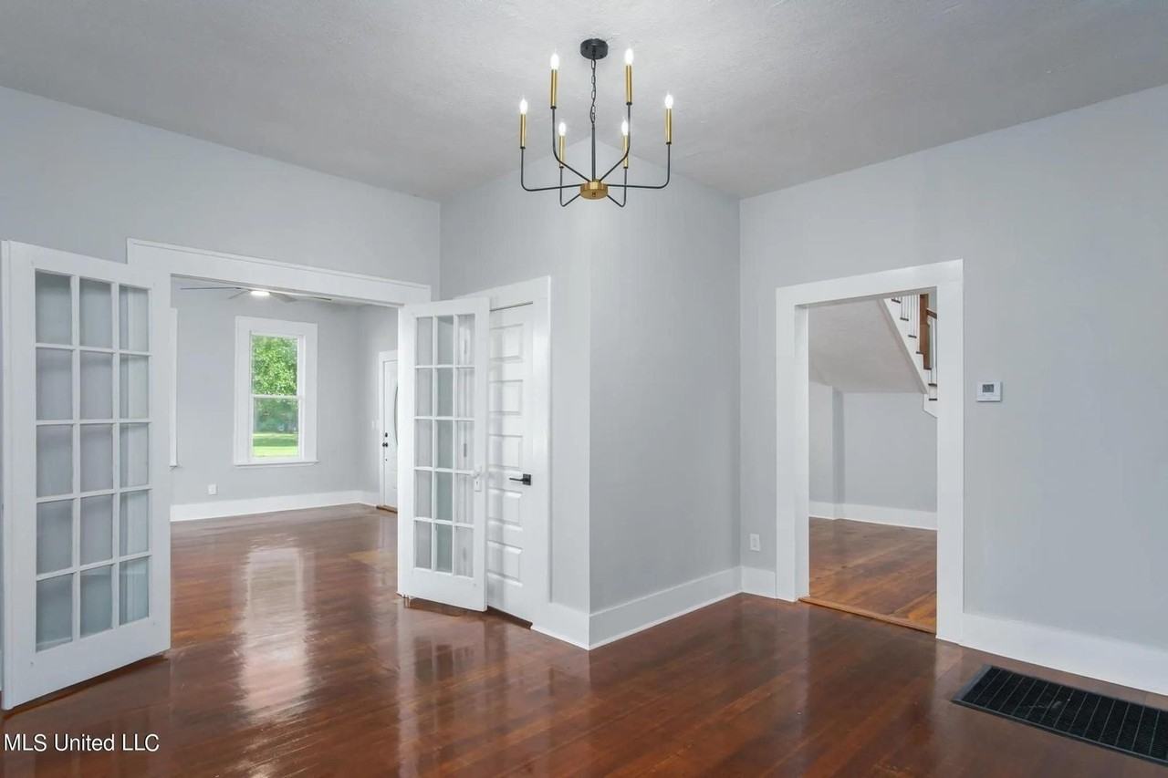 409 Southern Ave - Photo 3 of 21