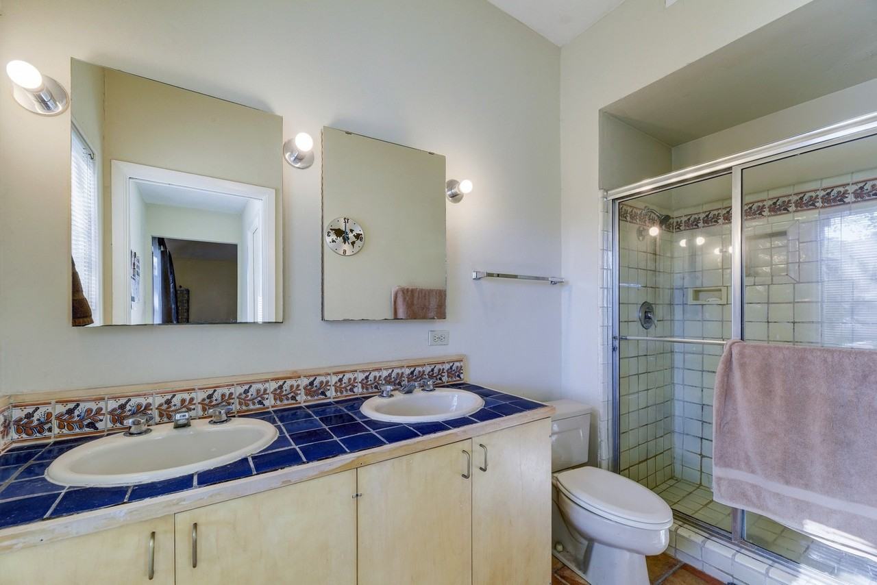 409 E 38th St #103 - Photo 5 of 9