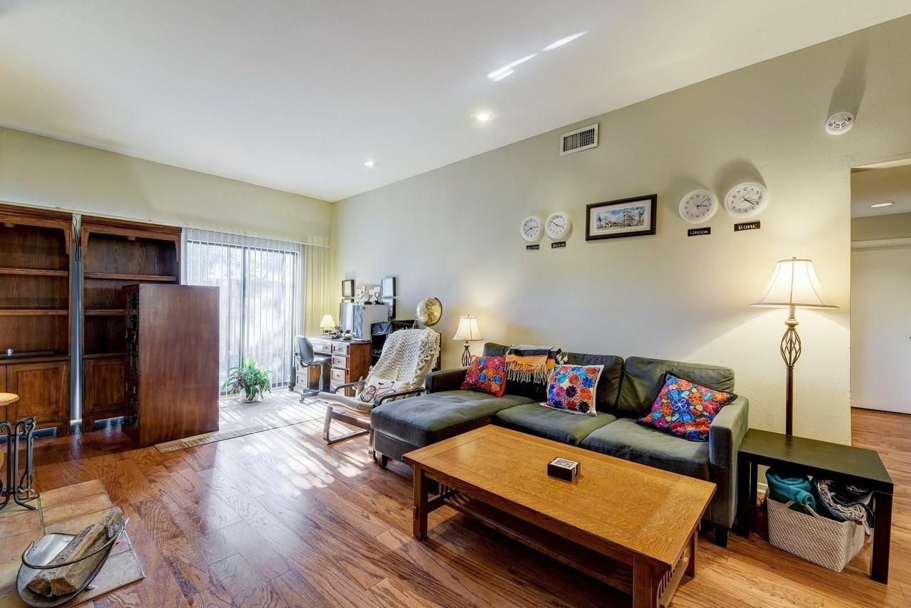 409 E 38th St #103 - Photo 2 of 9