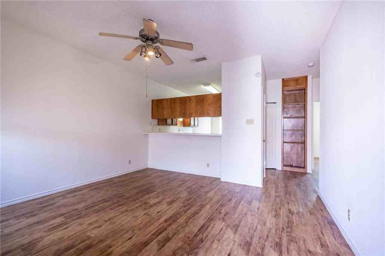 2414 Longview St #302 - Photo 3 of 21