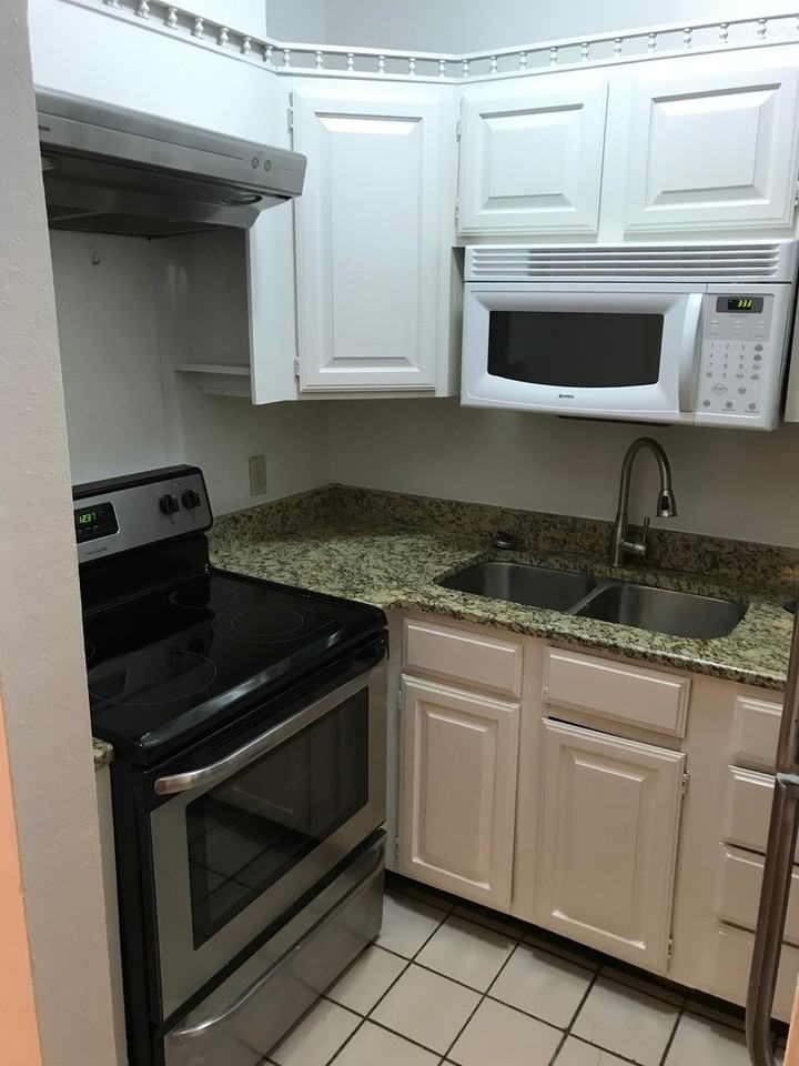 2509 Pearl St #3 - Photo 3 of 7